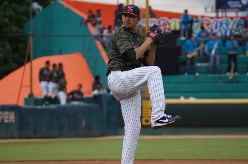 Una gran semana de Oscar Rivera mantiene a flote a los Leones