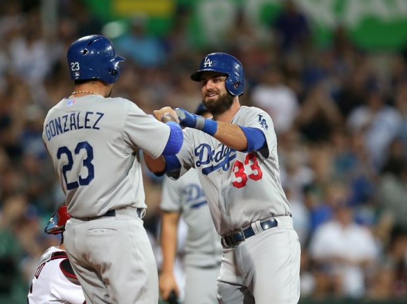 Sólidos primeros pasos para "El Titán" y los Dodgers en Australia
