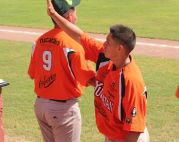 Mendívil, con el equipo de Tecuala de Willie Romero; García, con Jalisco
