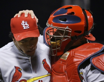 El pitcheo de poder se impone en el segundo raund: la Serie Mundial, 1-1