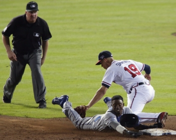 Primera polémica de los pléiofs, en revés dodger; ganan Pittsburgo, Boston y Detroit