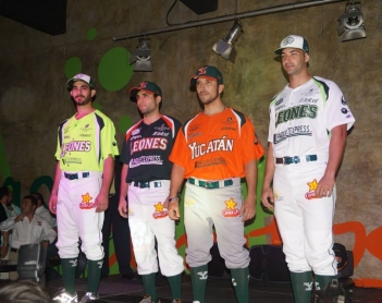 Presentan los uniformes de los Leones; el alternativo y la gorra nueva llaman la atención