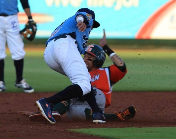 Interminable la mala racha de los Leones: falla Acosta en la 9a. y caen 6-5