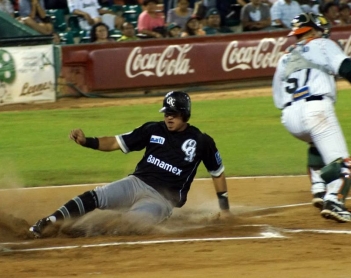 En el debut de Carrillo, vuelve a fallar el pitcheo de Cruz y Yucatán se aleja más de pléiofs