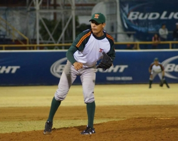 Félix y un joven de 15 años ayudan a ganar a los Leones; Saucedo, octavo bate