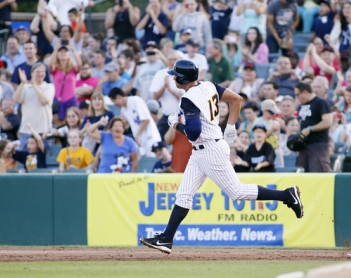 Para "A-Rod", quien conecta un jonrón en su regreso, llega un momento crítico