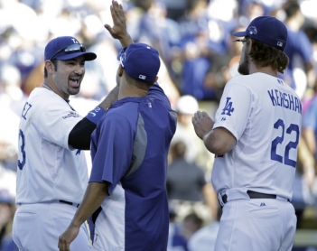 ¿Un final a lo Disney? Adrián González se divierte y es una bujía para los Dodgers
