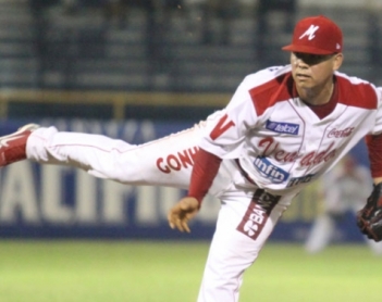 Juego completo y revés para Silva; los Leones harán su pretemporada en Sinaloa