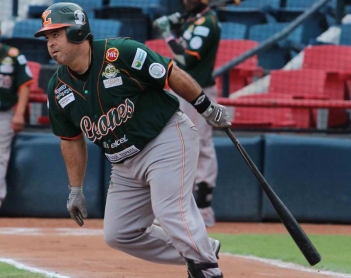 Los Leones nombran como más valioso a Saucedo; Vizcaíno, pítcher del año