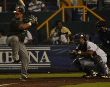 Con Rodríguez en la loma, los Leones cotinúan con su pléiof adelantado en el Carmen