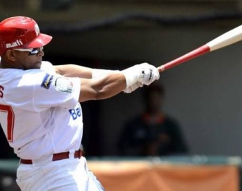 El venezolano Reyes sería el patrullero central de los Leones; Silva vence a Hermosillo